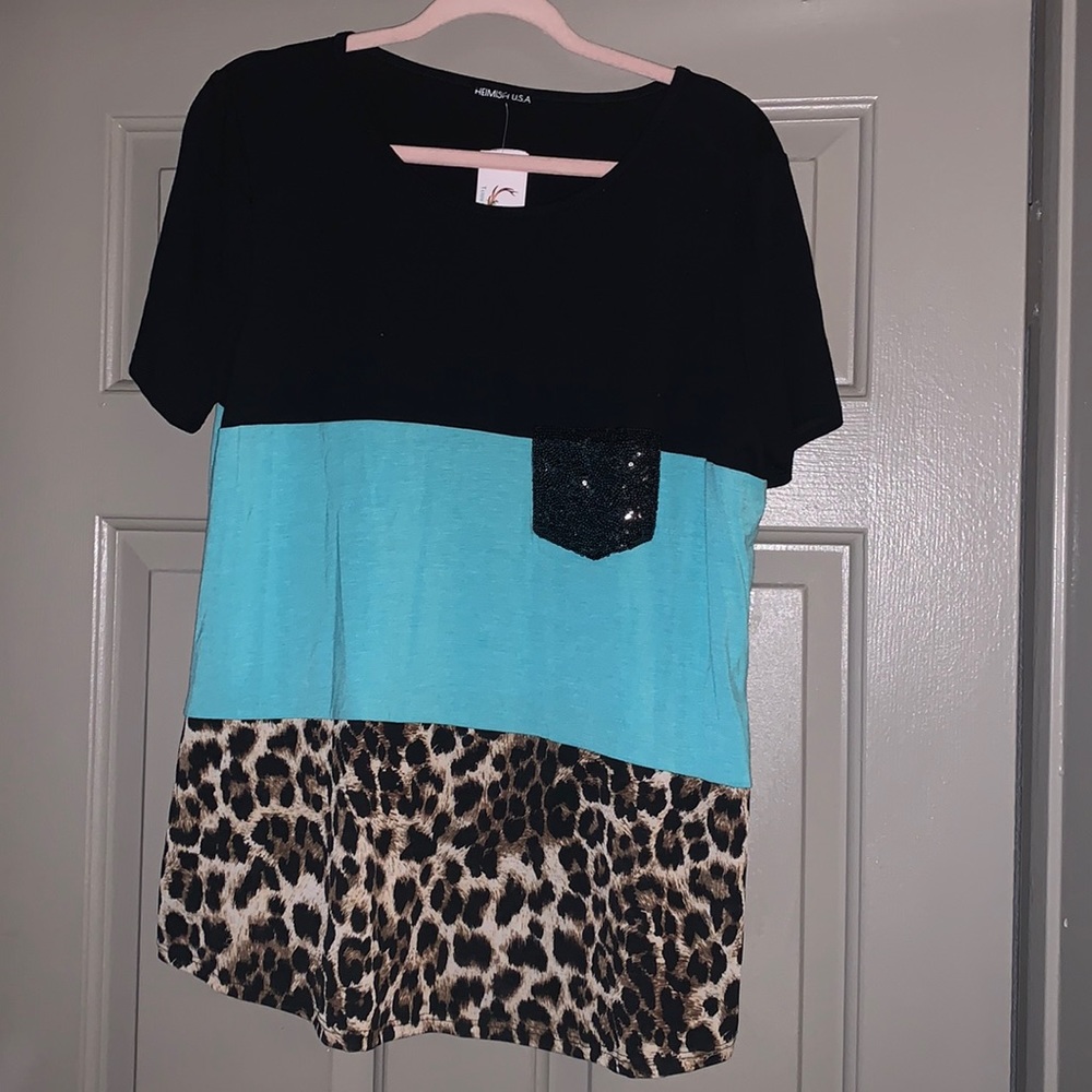 Brand new Heimish block top with sparkle pocket